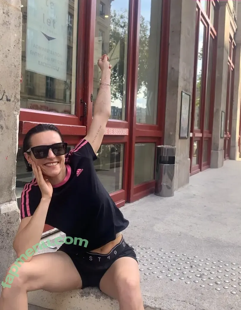 Jehnny Beth nude photo #0066 (jehnnybeth)