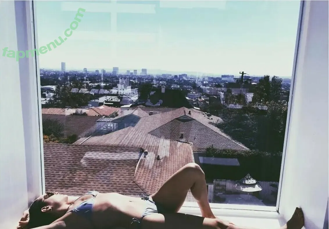 Jehnny Beth nude photo #0073 (jehnnybeth)