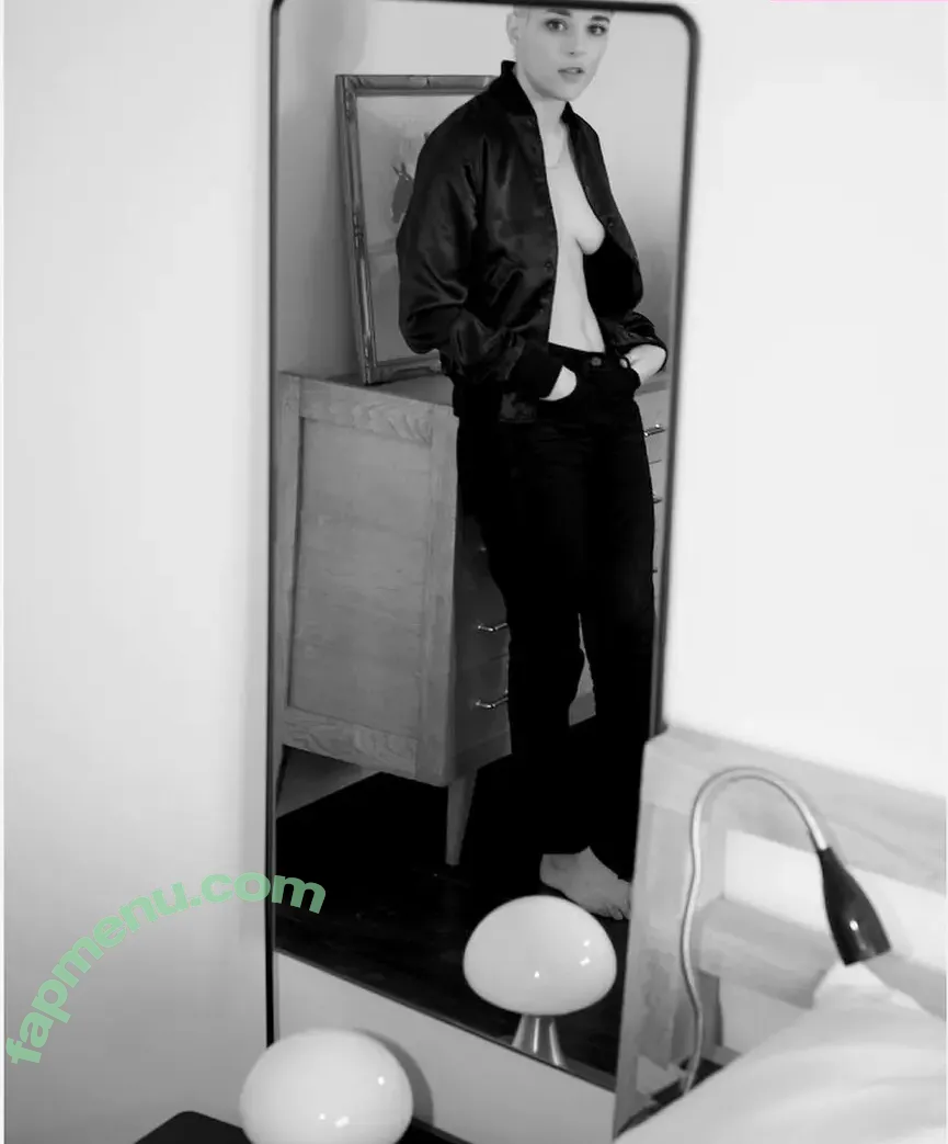 Jehnny Beth nude photo #0080 (jehnnybeth)