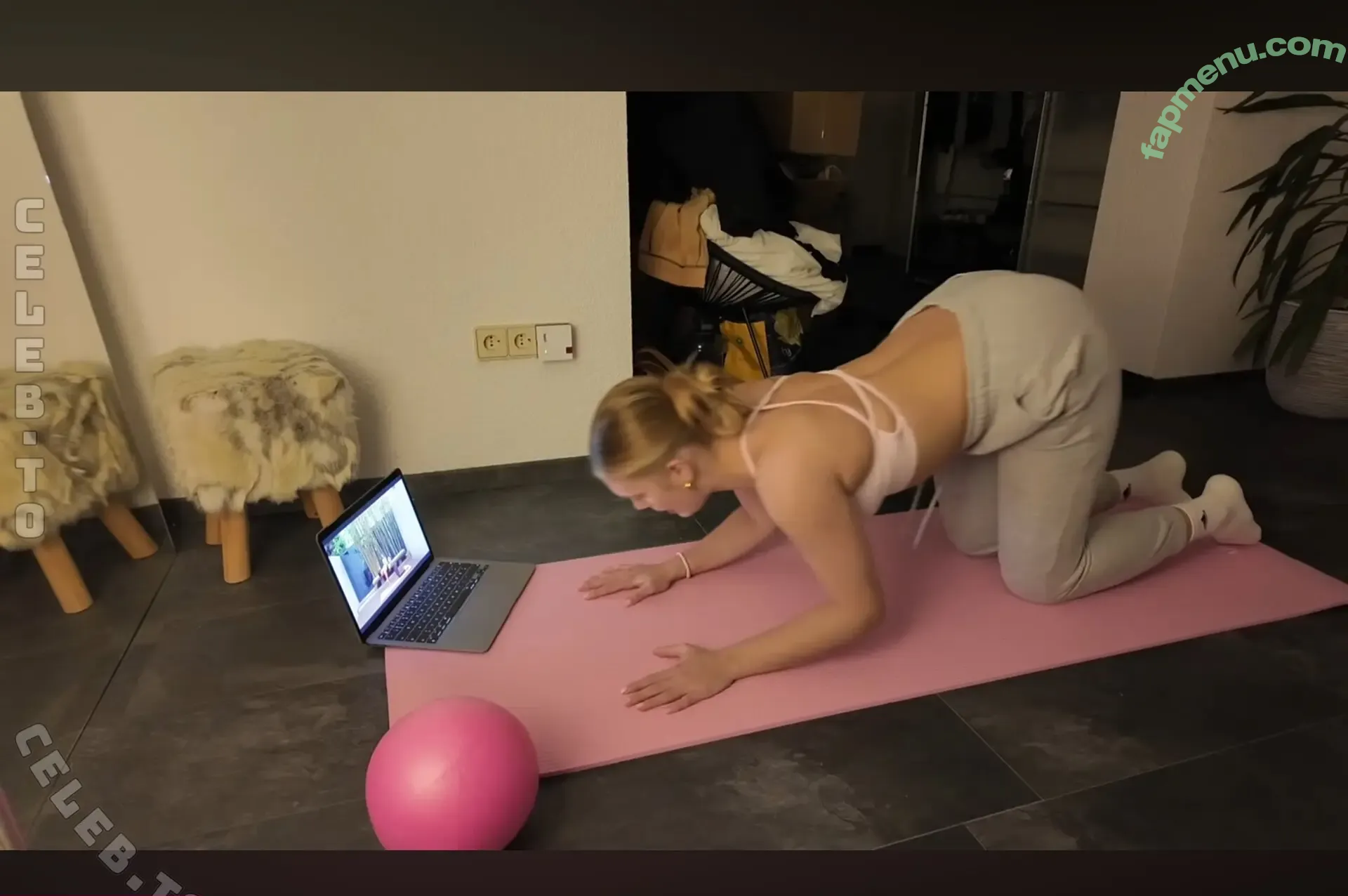 Jellefeline nude photo #0521 (Jellefeline)