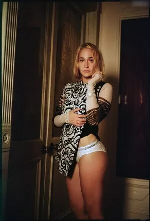 Jemima Kirke / jemima_jo_kirke / jemimakirke nude photo #0060