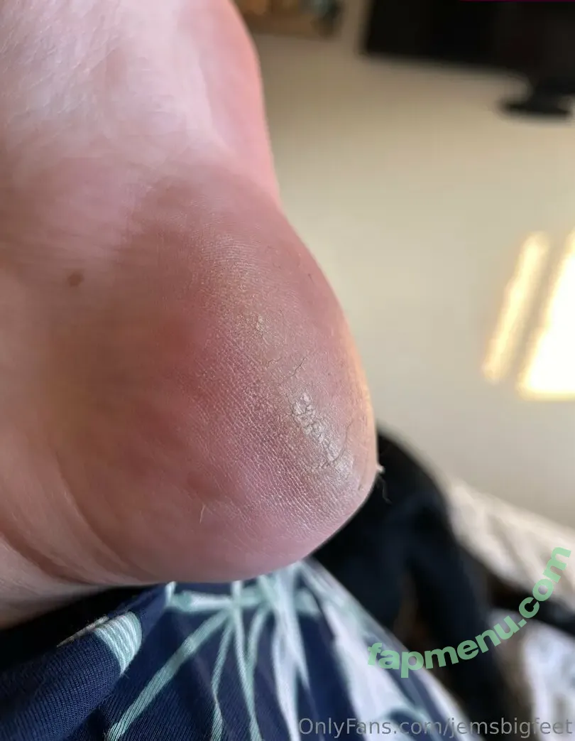 jemsbigfeet nude photo #0005 (jemsbigfeet)