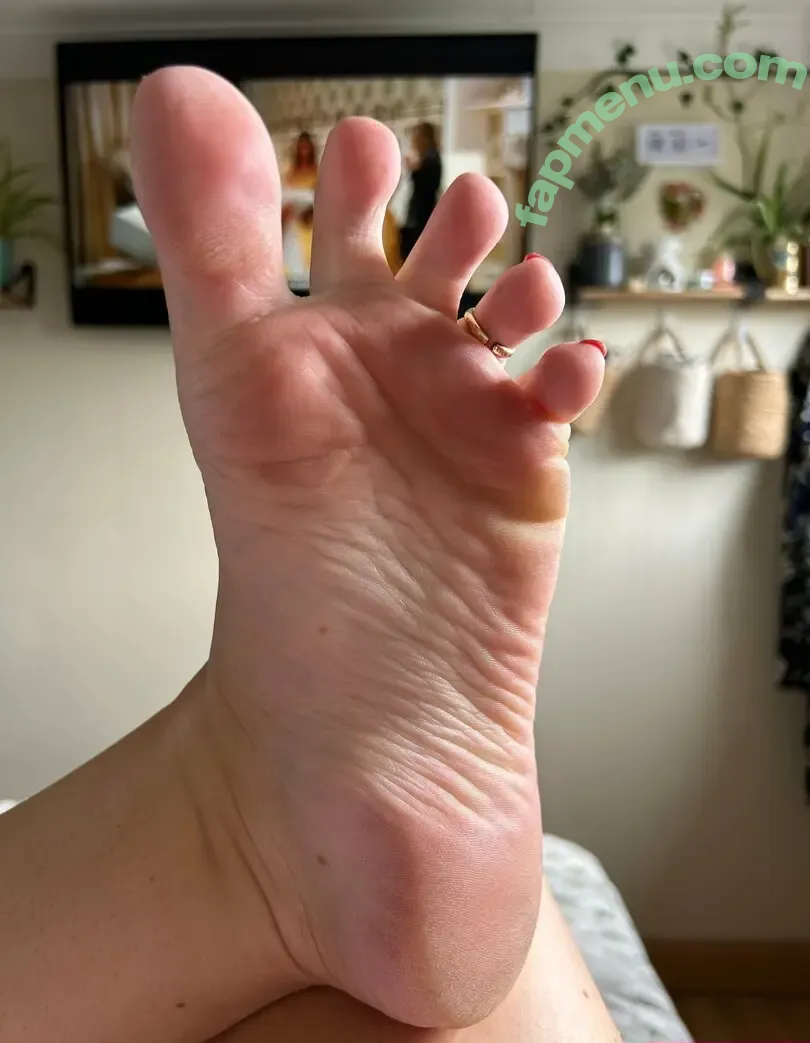 jemsbigfeet nude photo #0010 (jemsbigfeet)