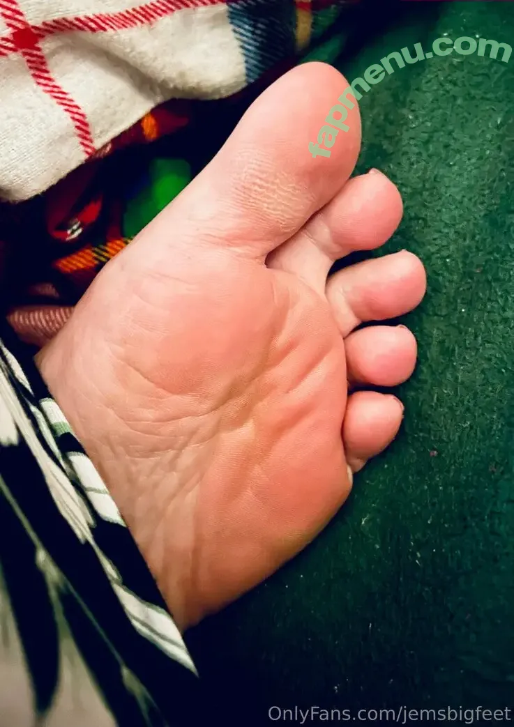jemsbigfeet nude photo #0039 (jemsbigfeet)