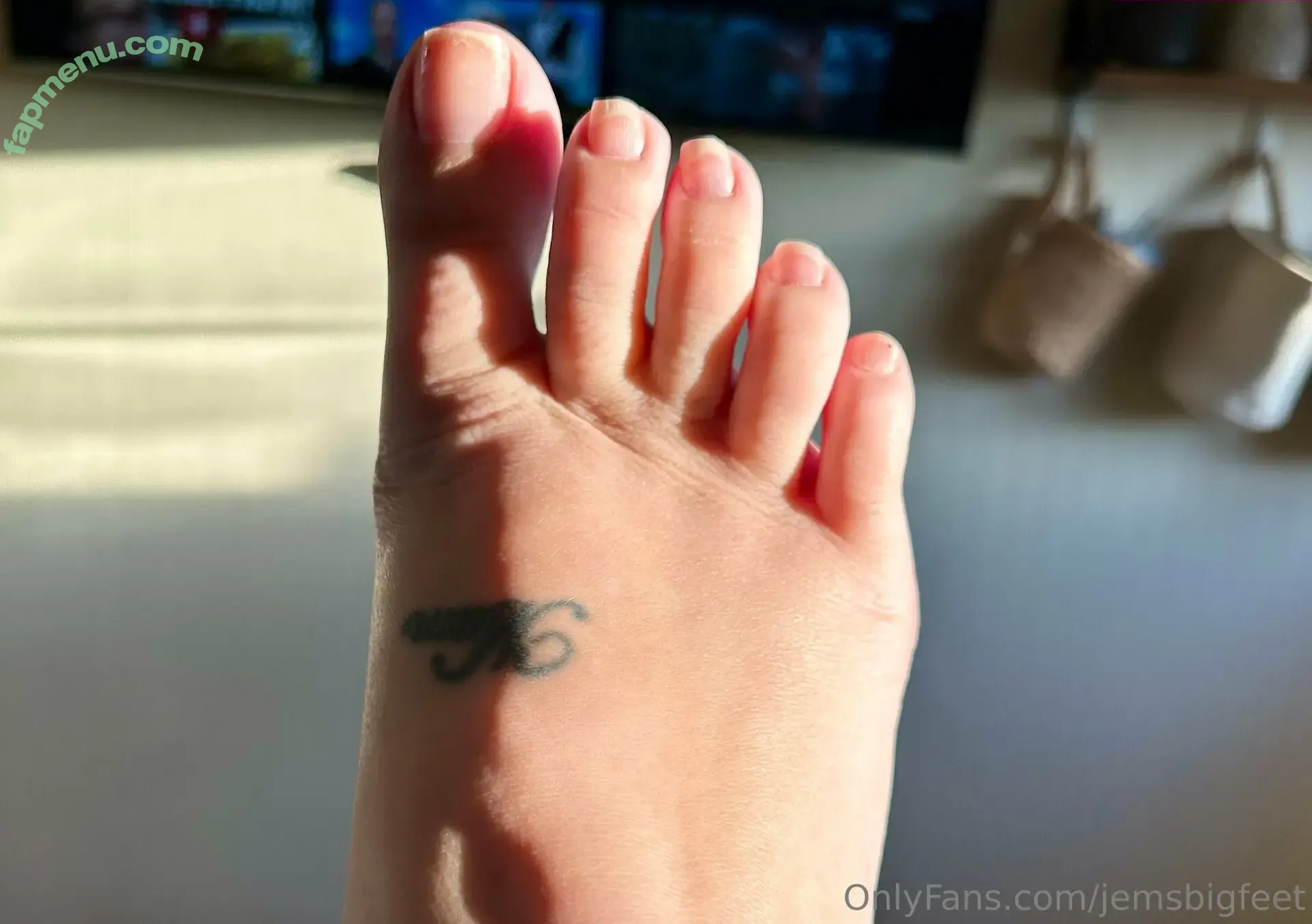 jemsbigfeet nude photo #0044 (jemsbigfeet)