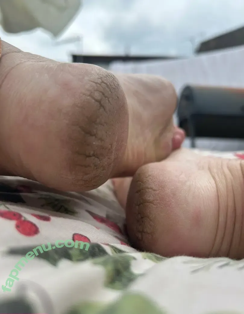 jemsbigfeet nude photo #0054 (jemsbigfeet)