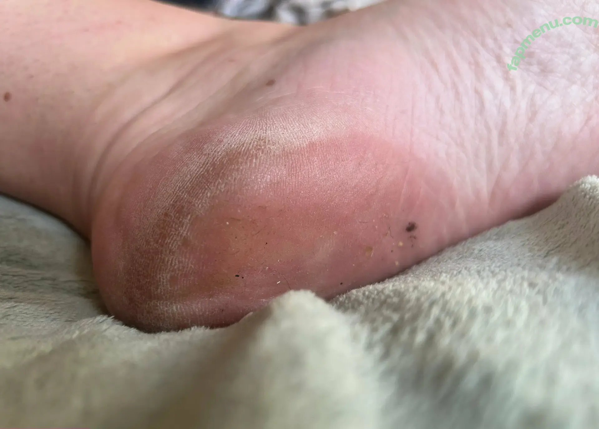 jemsbigfeet nude photo #0087 (jemsbigfeet)