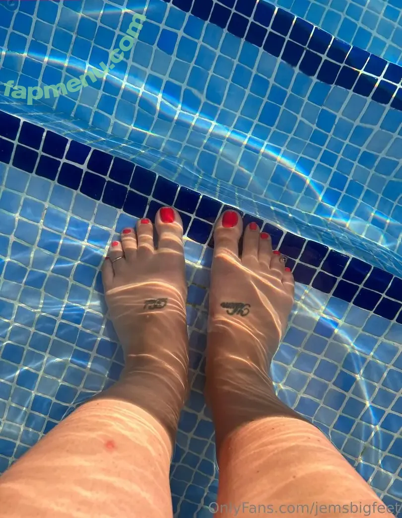 jemsbigfeet nude photo #0117 (jemsbigfeet)
