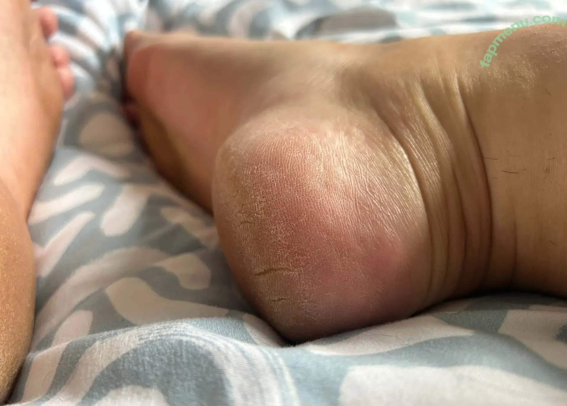 jemsbigfeet nude photo #0124 (jemsbigfeet)