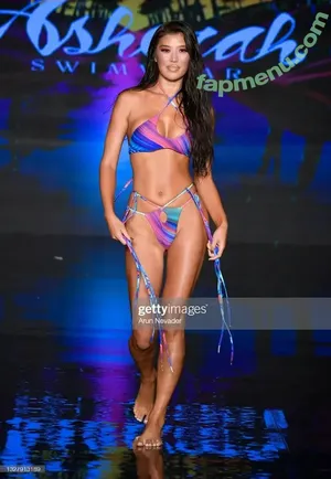 Jenn Lee / Jennifer Lee / _jennlee_ / jennleezy nude photo #0009