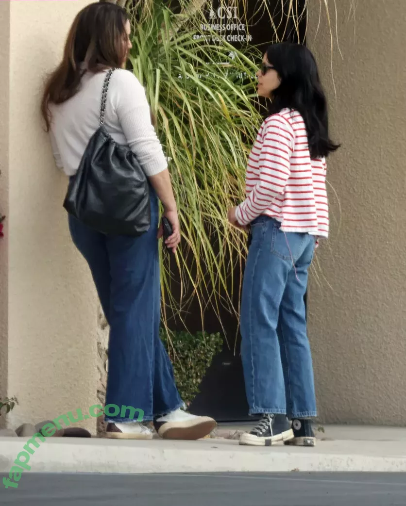 Jenna Ortega nude photo #2221 (Page / jennaortega)