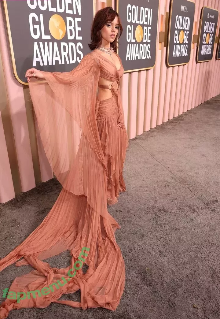 Jenna Ortega nude photo #2264 (Page / jennaortega)