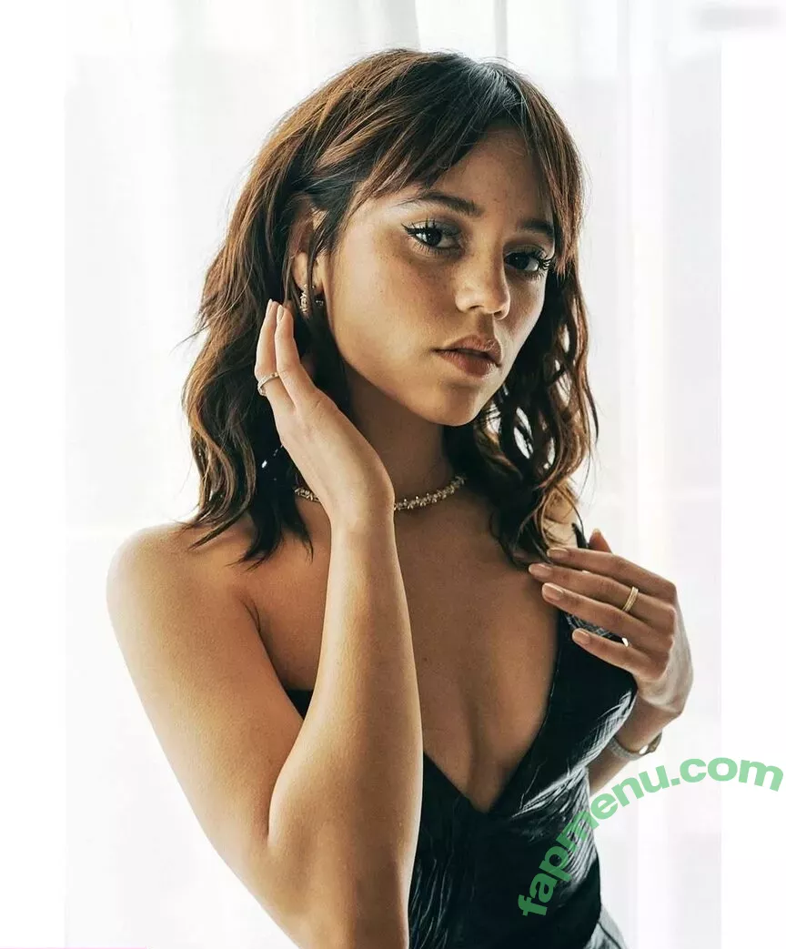 Jenna Ortega nude photo #2270 (Page / jennaortega)