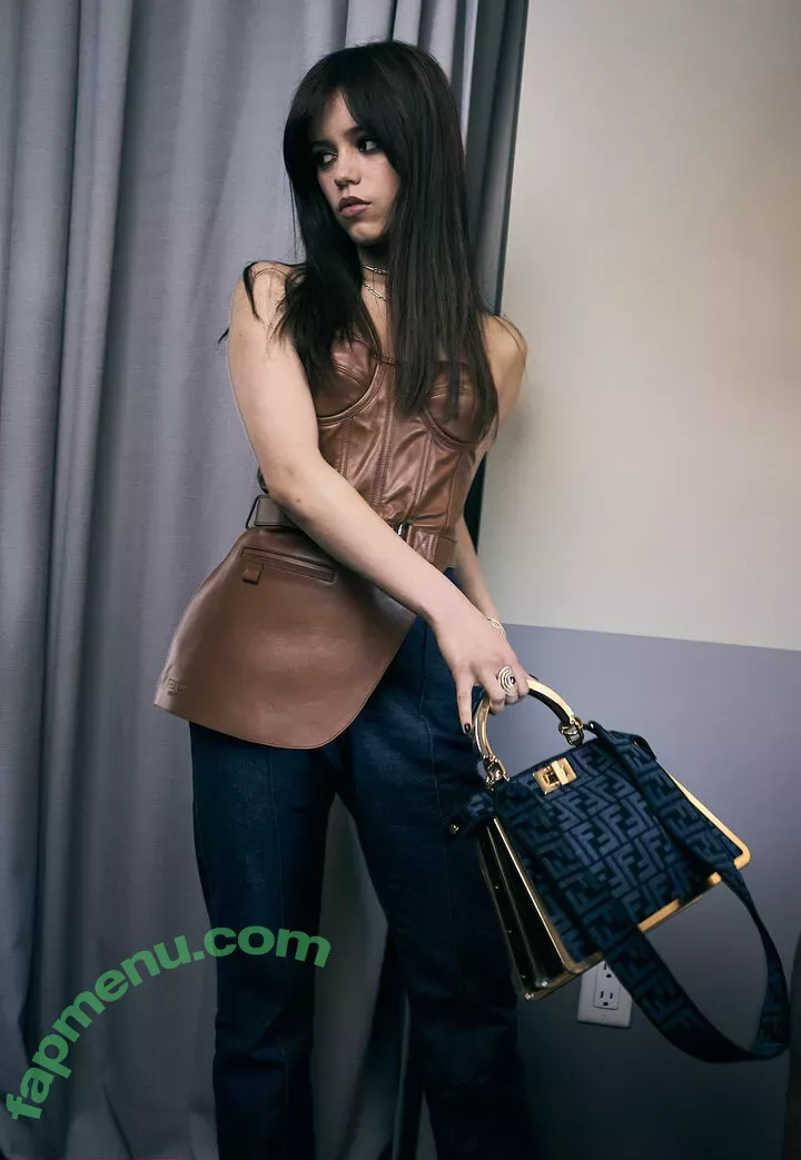 Jenna Ortega nude photo #2299 (Page / jennaortega)