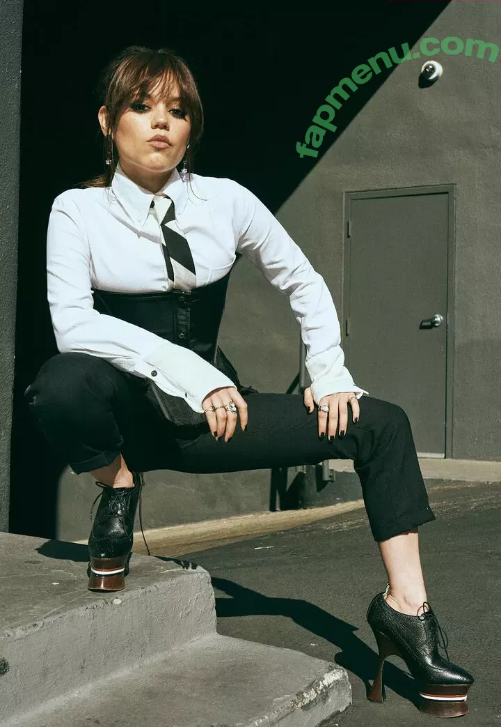 Jenna Ortega nude photo #2341 (Page / jennaortega)