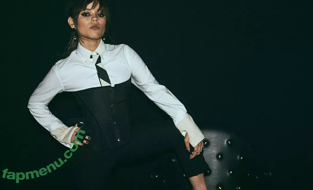 Jenna Ortega nude photo #2370 (Page / jennaortega)