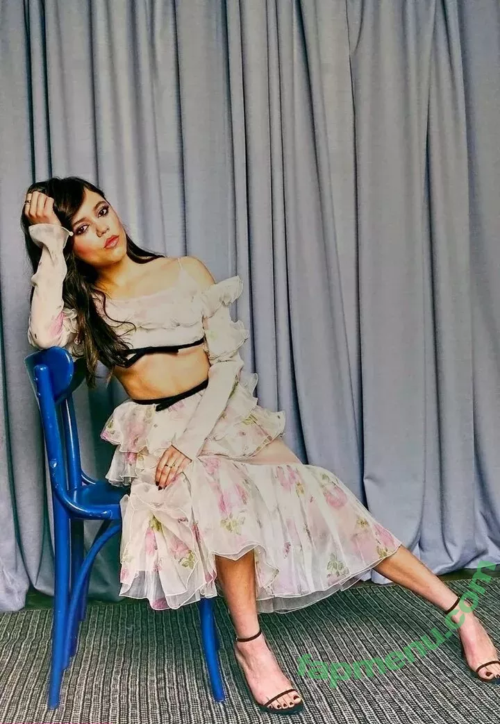 Jenna Ortega nude photo #2403 (Page / jennaortega)