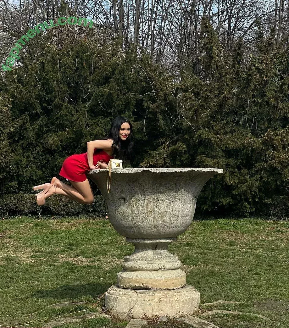 Jenna Ortega nude photo #2417 (Page / jennaortega)