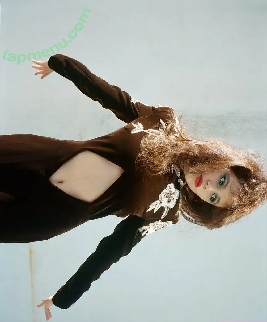 Jenna Ortega nude photo #2428 (Page / jennaortega)