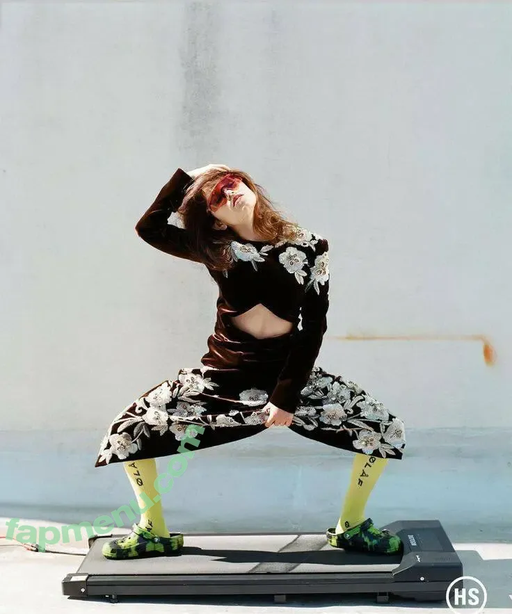 Jenna Ortega nude photo #2433 (Page / jennaortega)