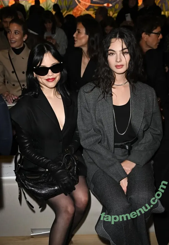 Jenna Ortega nude photo #2447 (Page / jennaortega)