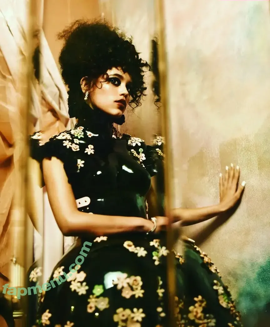 Jenna Ortega nude photo #2507 (Page / jennaortega)