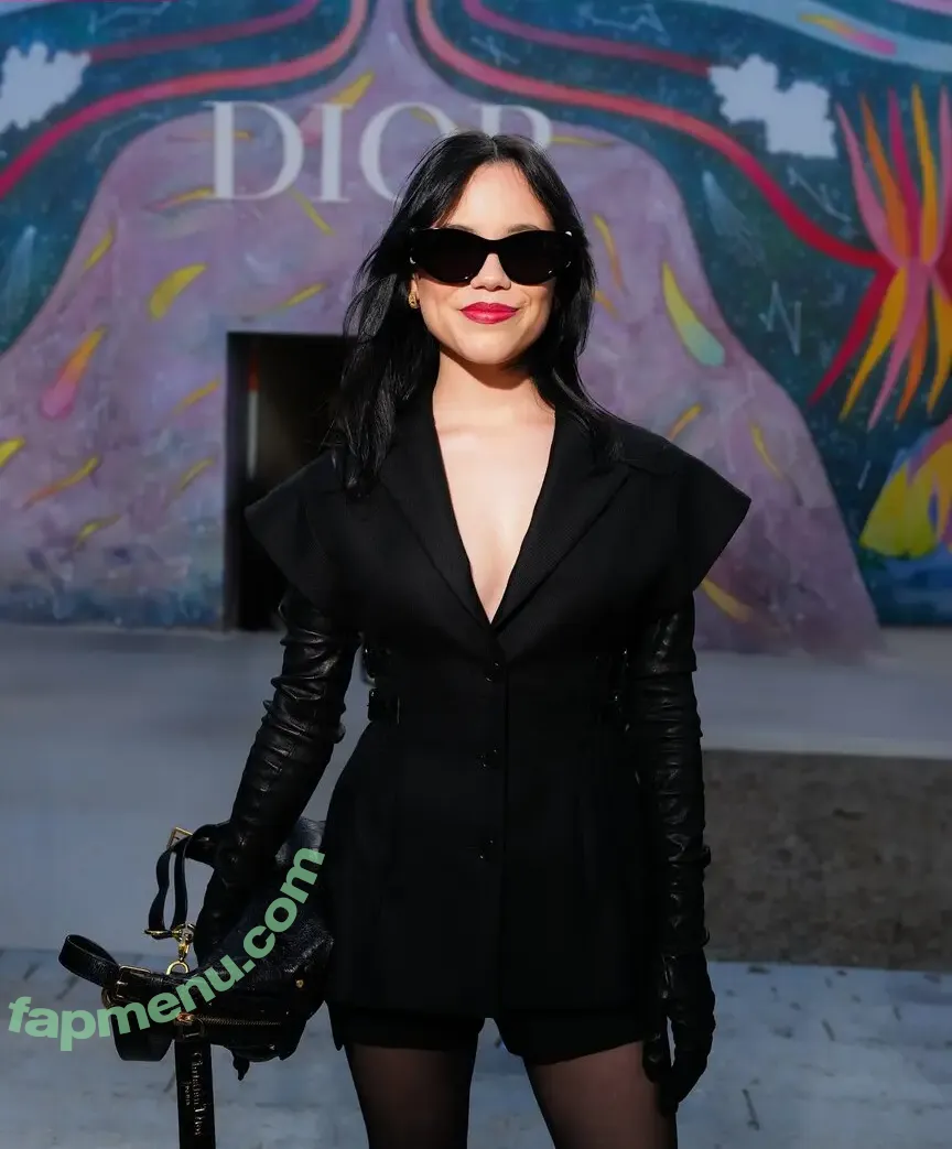 Jenna Ortega nude photo #2513 (Page / jennaortega)