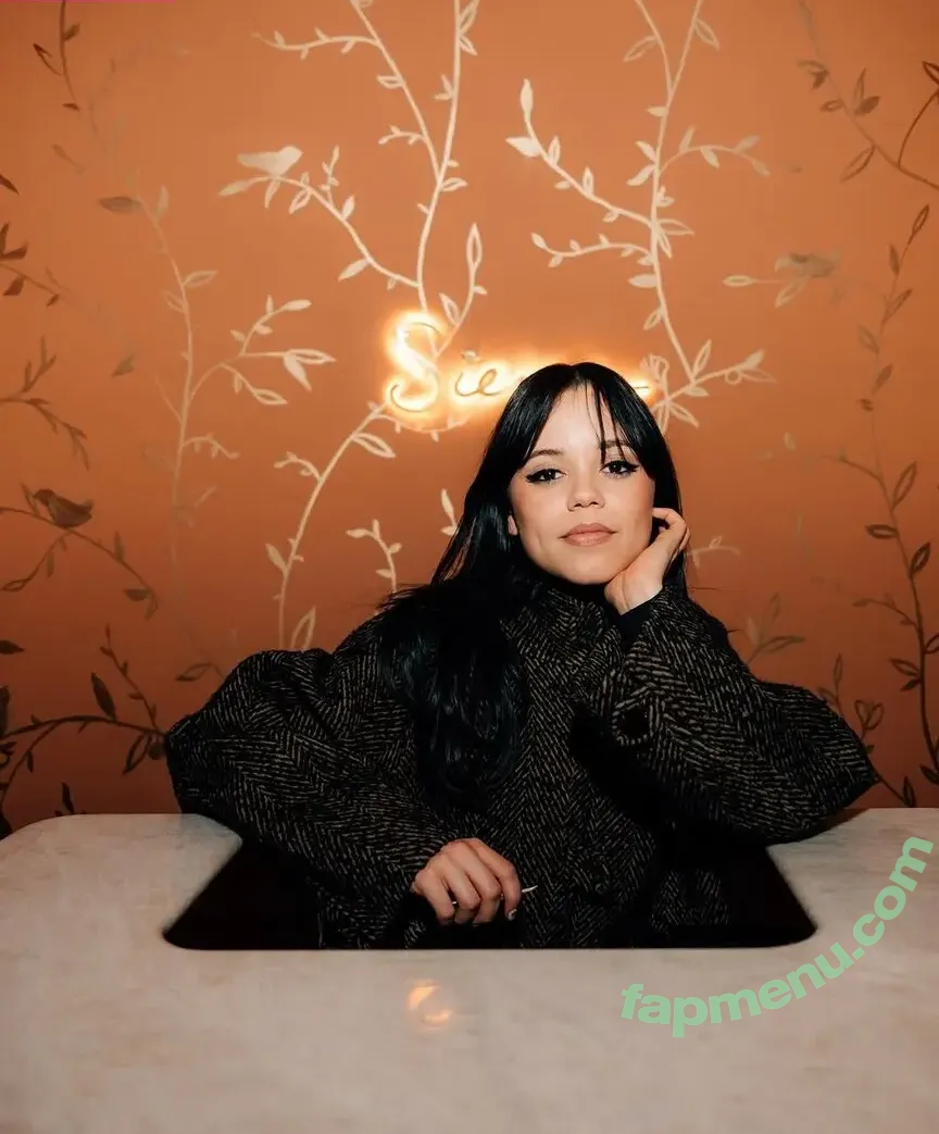 Jenna Ortega nude photo #2516 (Page / jennaortega)