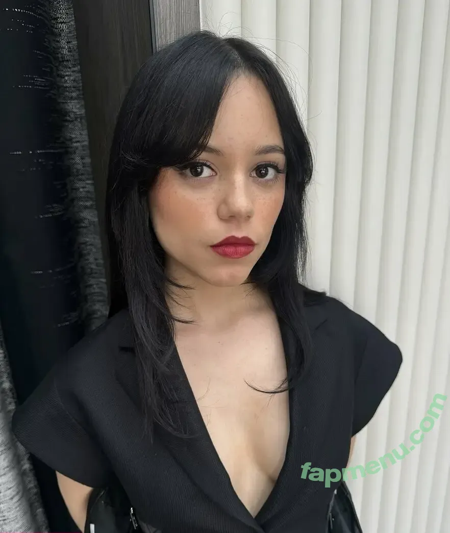 Jenna Ortega nude photo #2523 (Page / jennaortega)