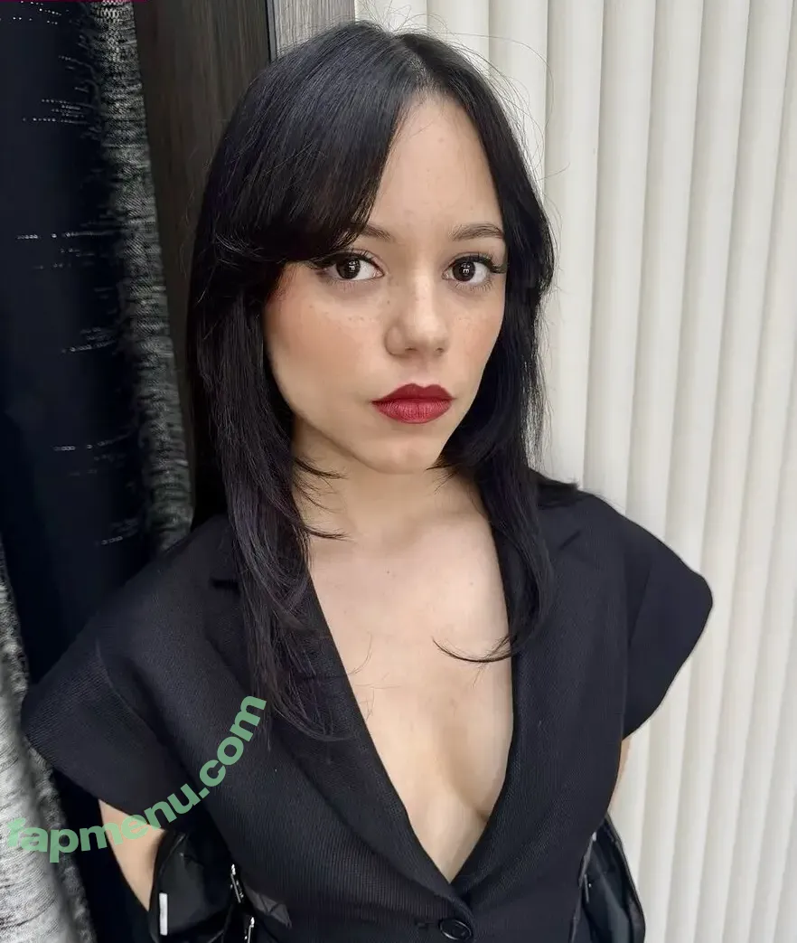 Jenna Ortega nude photo #2525 (Page / jennaortega)