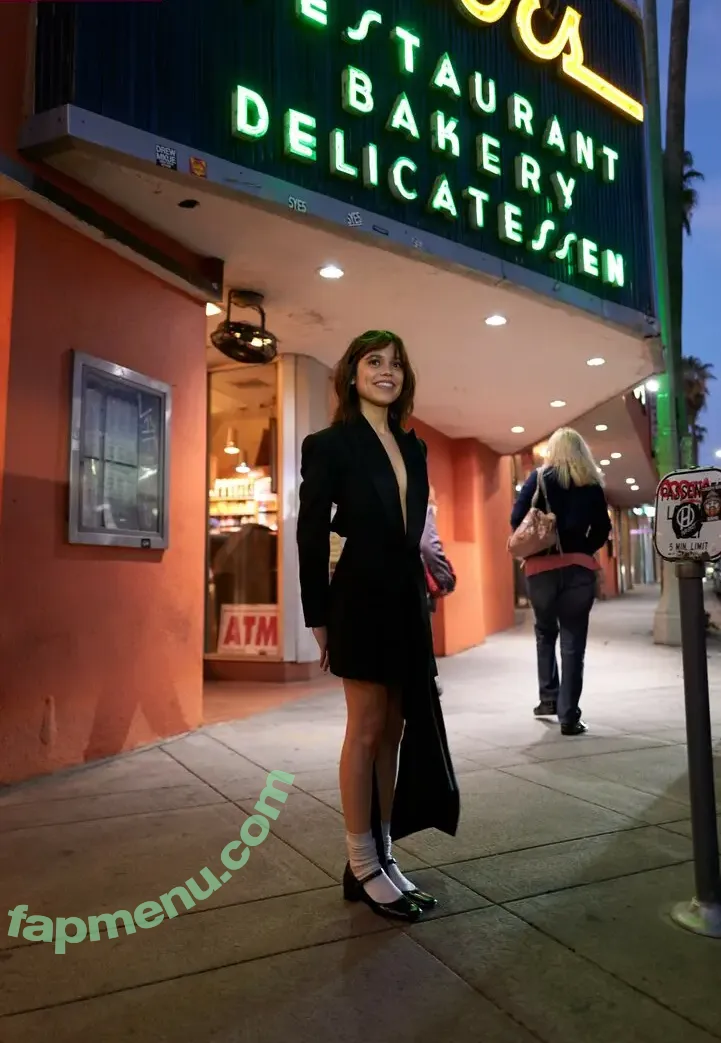 Jenna Ortega nude photo #2583 (Page / jennaortega)