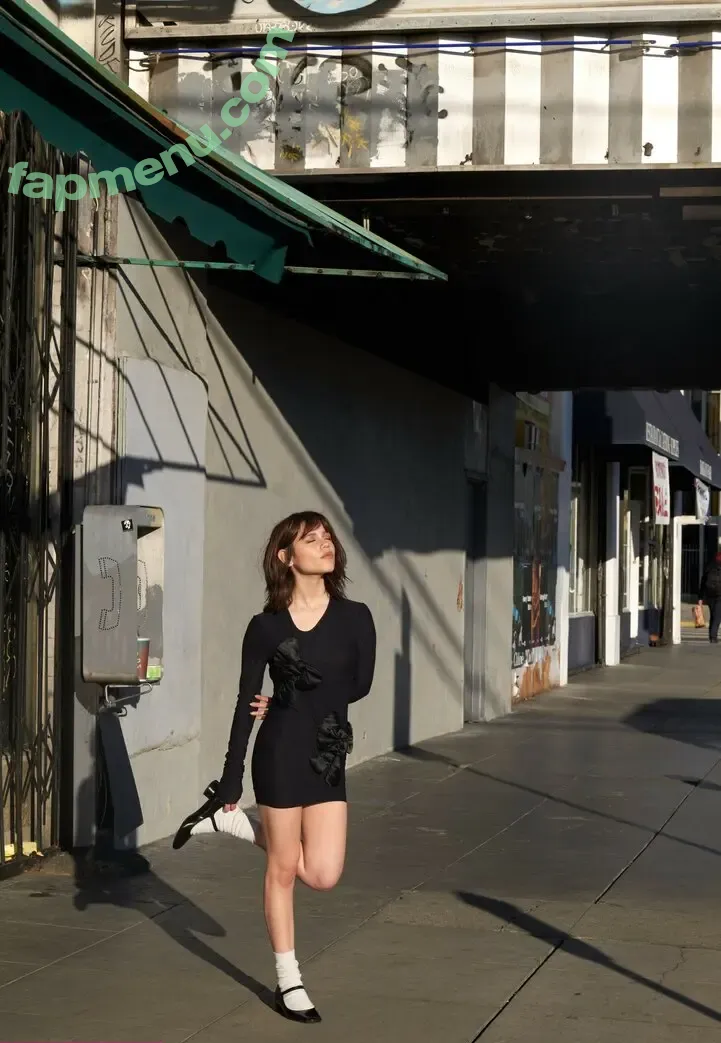 Jenna Ortega nude photo #2587 (Page / jennaortega)