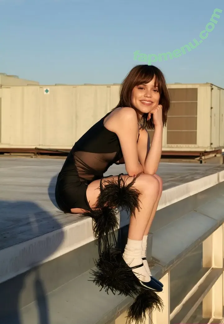 Jenna Ortega nude photo #2601 (Page / jennaortega)