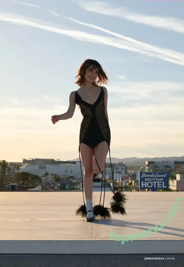 Jenna Ortega nude photo #2604 (Page / jennaortega)