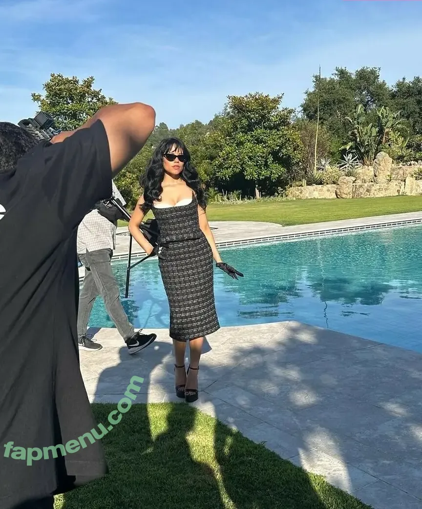 Jenna Ortega nude photo #2615 (Page / jennaortega)