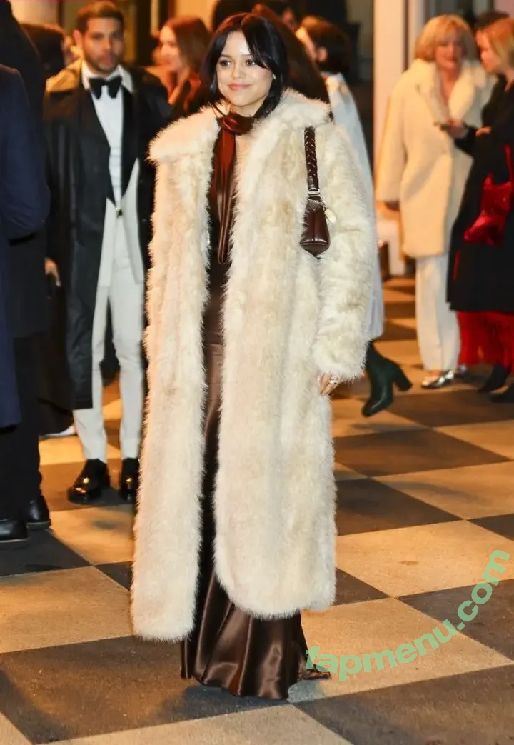 Jenna Ortega nude photo #2655 (Page / jennaortega)