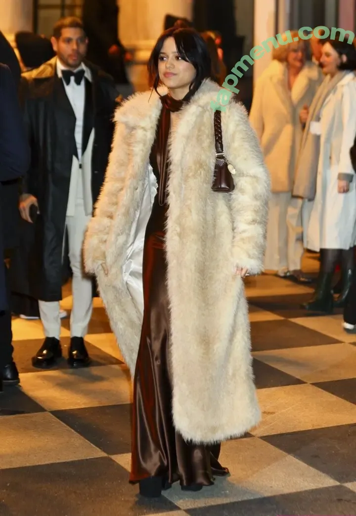 Jenna Ortega nude photo #2657 (Page / jennaortega)