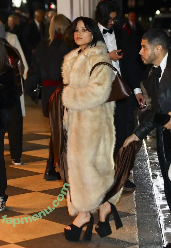 Jenna Ortega nude photo #2659 (Page / jennaortega)