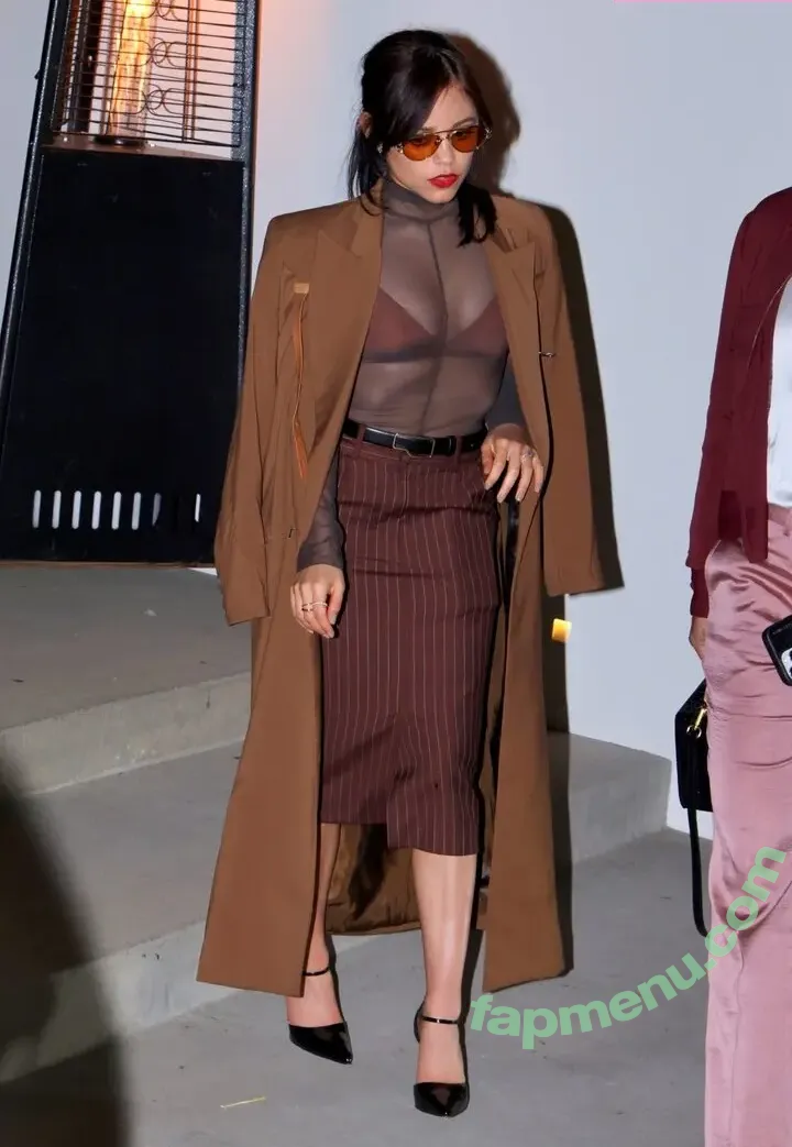 Jenna Ortega nude photo #2735 (Page / jennaortega)