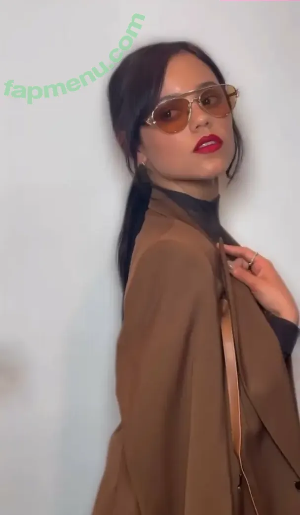 Jenna Ortega nude photo #2826 (Page / jennaortega)