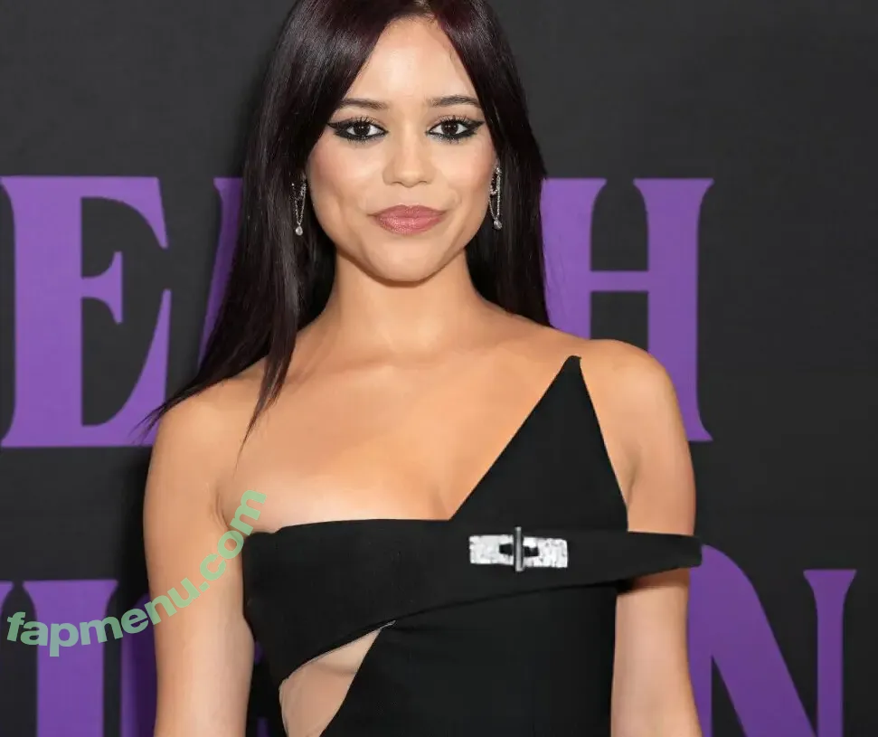 Jenna Ortega nude photo #2924 (Page / jennaortega)