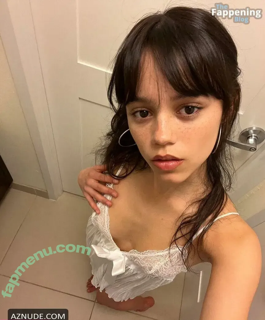 Jenna Ortega nude photo #2926 (Page / jennaortega)