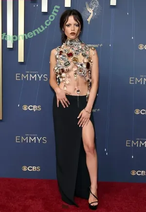 Jenna Ortega / Page / jennaortega / ortega00 nude photo #0966