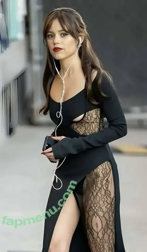 Jenna Ortega nude photo #0001 (Page / jennaortega / ortega00)