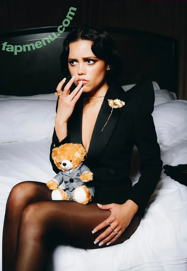 Jenna Ortega nude photo #0235 (Page / jennaortega / ortega00)