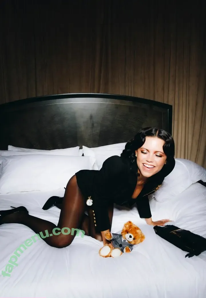 Jenna Ortega nude photo #0236 (Page / jennaortega / ortega00)