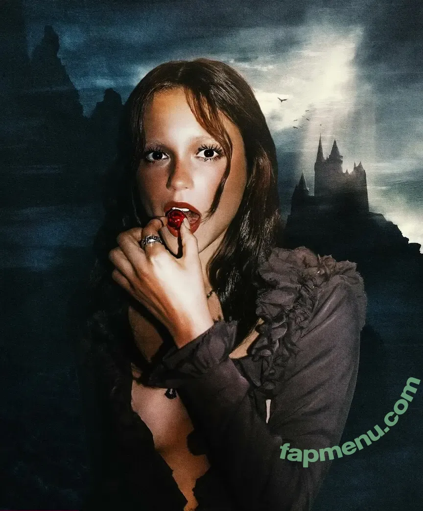 Jenna Ortega nude photo #0912 (Page / jennaortega / ortega00)