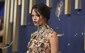 Jenna Ortega / Page / jennaortega / ortega00 nude photo #1055