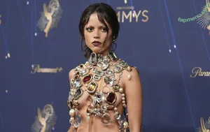 Jenna Ortega / Page / jennaortega / ortega00 nude photo #1057