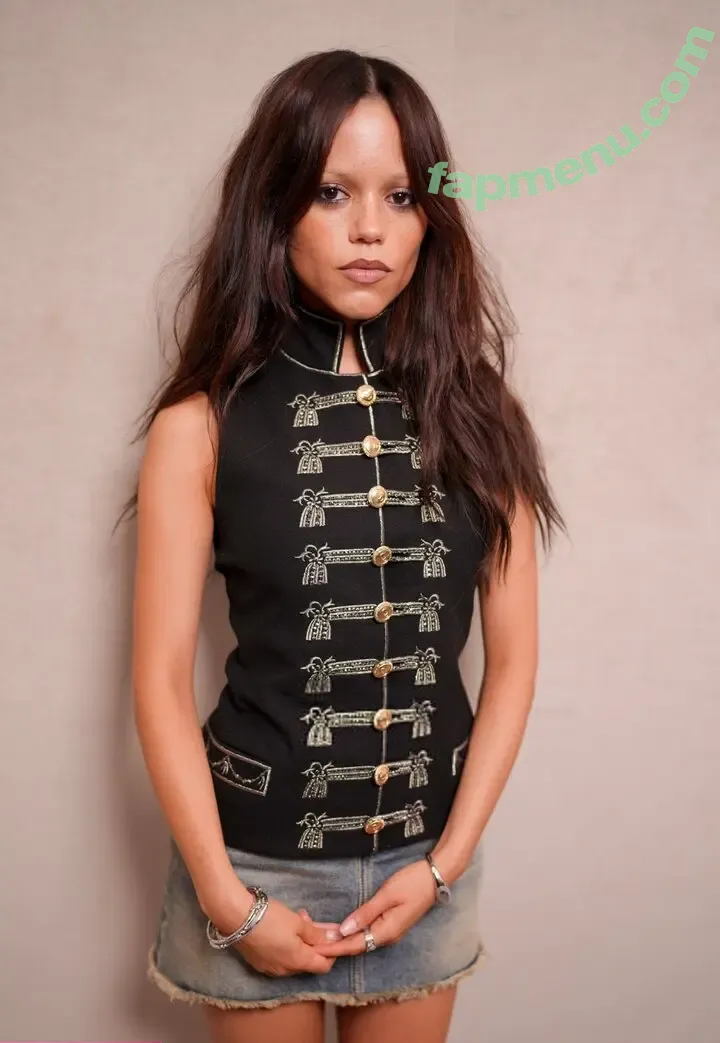 Jenna Ortega nude photo #1149 (Page / jennaortega / ortega00)